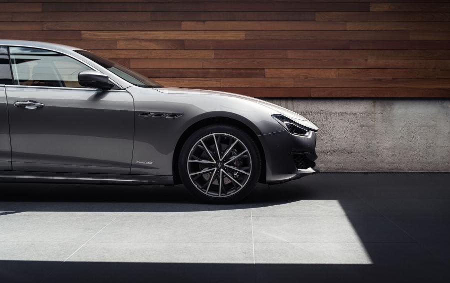 Детали экстерьера Maserati Ghibli S Q4 GranLusso 2017 года  (фото 30 из 43)
